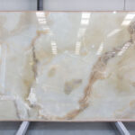 White onyx в плитах