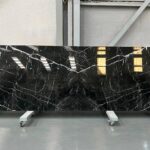 marmol negro marquina