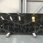 marmol negro marquina